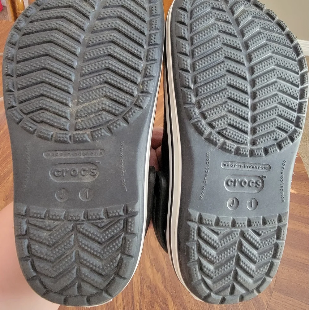 Crocs - Picture 2 of 3